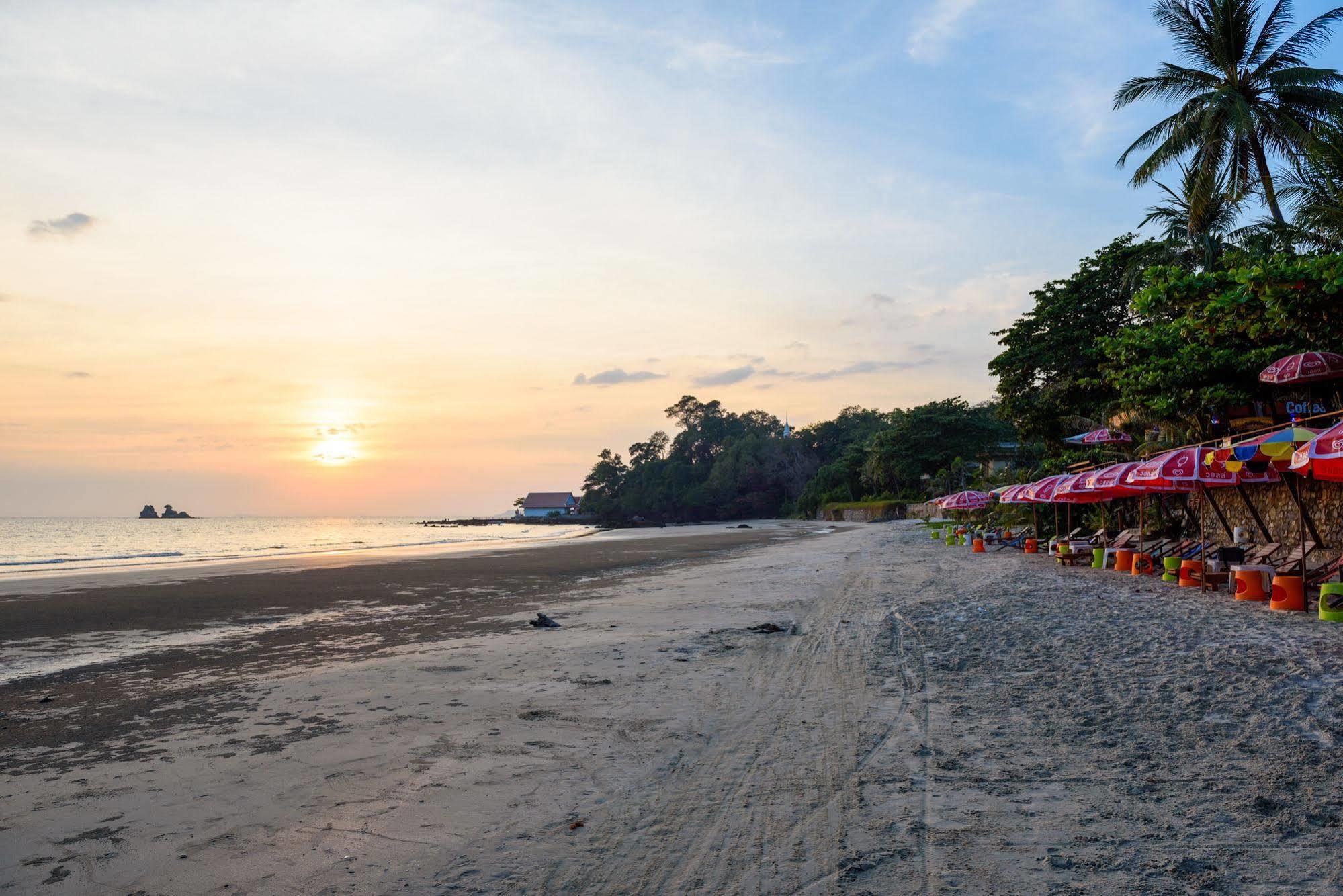Baansuan Aokhai Beach Resort Mae Phim Eksteriør billede